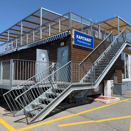 伏尔塔瓦河畔利普诺 Ubytovani Na Jachte酒店 外观 照片